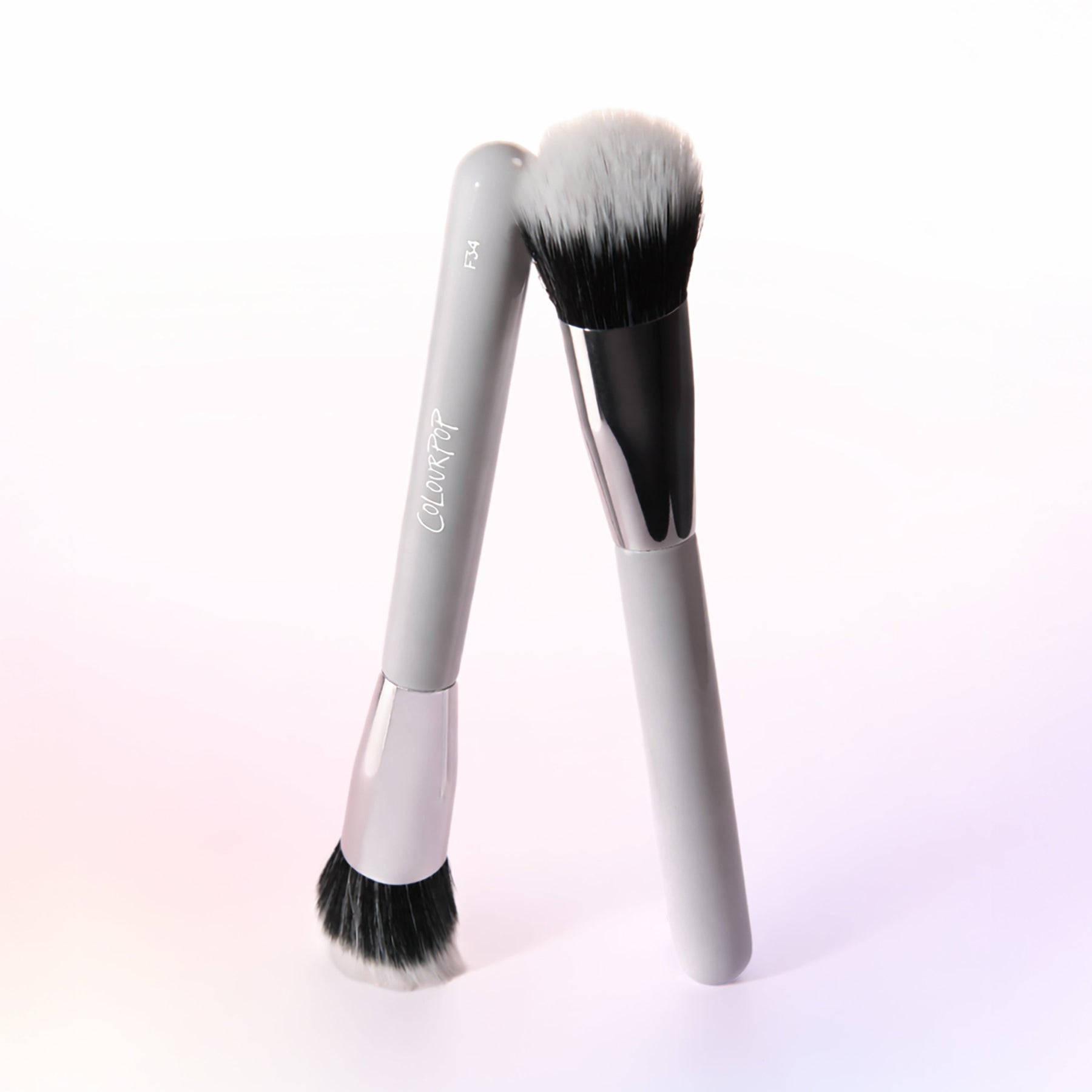 Angled Blending Face Brush - Comfortable Modern Artistry Pick